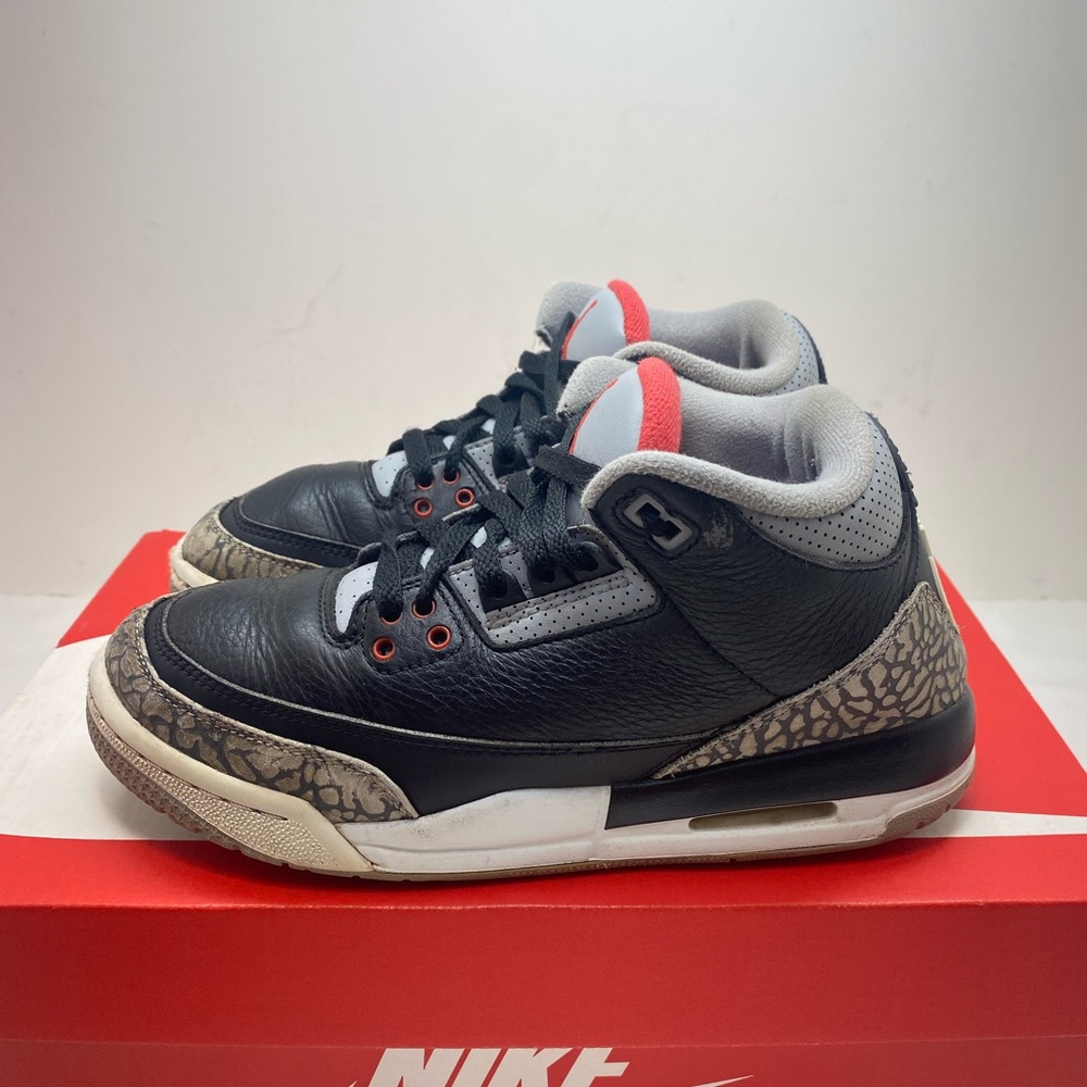 Nike Air Jordan 3 854261-001 size 5.5Y In good condition
